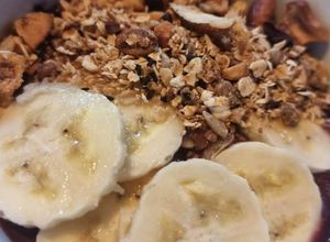 Foto de Açaí com Banana e Granola