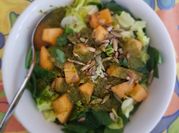 Una foto de ensaladas de melon con lechuga