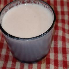 A picture of Strawberry lassi.