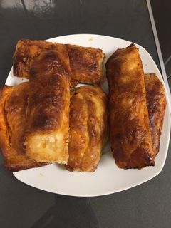Una foto de Hojaldres salados