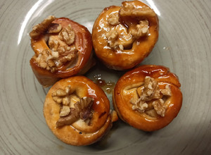 Una foto de Rolls sorpresa de azúcar rubia y nueces