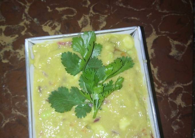 Step-by-Step Guide to Prepare Homemade Guac with a banana