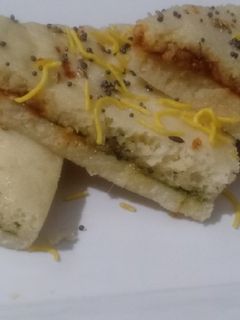 સેન્ડવિચ ઢોકળા (sandwich dhokla recipe in gujrati) રેસીપી મુખ્ય ફોટો