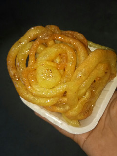 मैदा जलेबी (Maida jalebi recipe in hindi) रेसिपी मुख्य फोटो