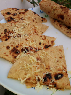 आलू चीज़ पराठा (Aloo cheese paratha recipe in hindi) रेसिपी मुख्य फोटो
