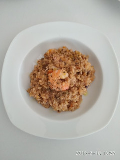 Una foto de Risotto de calabaza, chipirones y langostinos