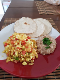 Una foto de Huevo vegano / tofu a la mexicana con papa