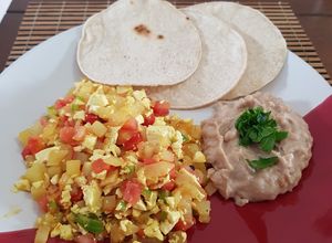 Una foto de Huevo vegano / tofu a la mexicana con papa