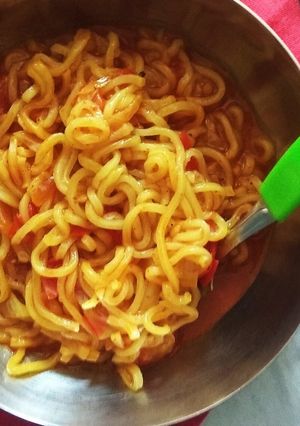 नूडल्स (noodles recipe in Hindi) रेसिपी मुख्य फोटो