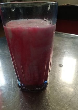 ગુલાબ લસ્સી (Rose lassi recipe in gujrati) રેસીપી મુખ્ય ફોટો