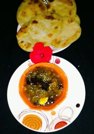 कद्दू की मीठी सब्जी और चावल की पूरी (Kaddu ki meethi sabzi aur chawal ki puri recipe in hindi) रेसिपी मुख्य फोटो