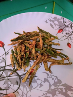 कुरकुरी भिंडी (kurkuri bhindi recipe in Hindi) रेसिपी मुख्य फोटो