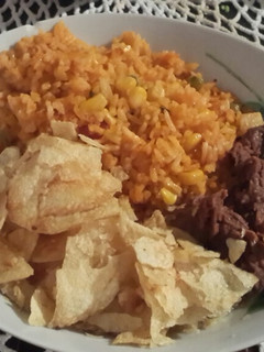 Una foto de Arroz con atún de vegetales 🍜