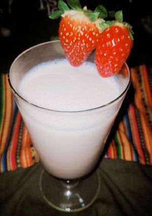 Una foto de Batido de fresa 💜 para el desayuno