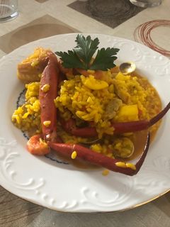 Una foto de Arroz con cuerpos, gambas rojas y filete de cerdo