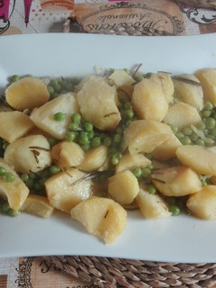 Una foto de Patatas al romero en cazuela