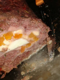 Una foto de Pan de carne relleno jamón y queso