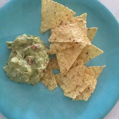 A picture of Guacamole and chips.