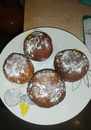 Una foto de Berlines con manjar fritos