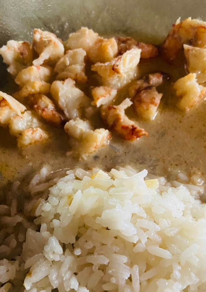 Una foto de Langostinos con Leche en Coco 🍤🥥