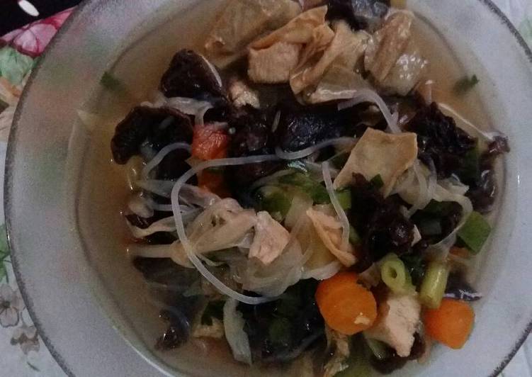 Bagaimana Membuat Sop Kimlo yang Lezat Sekali