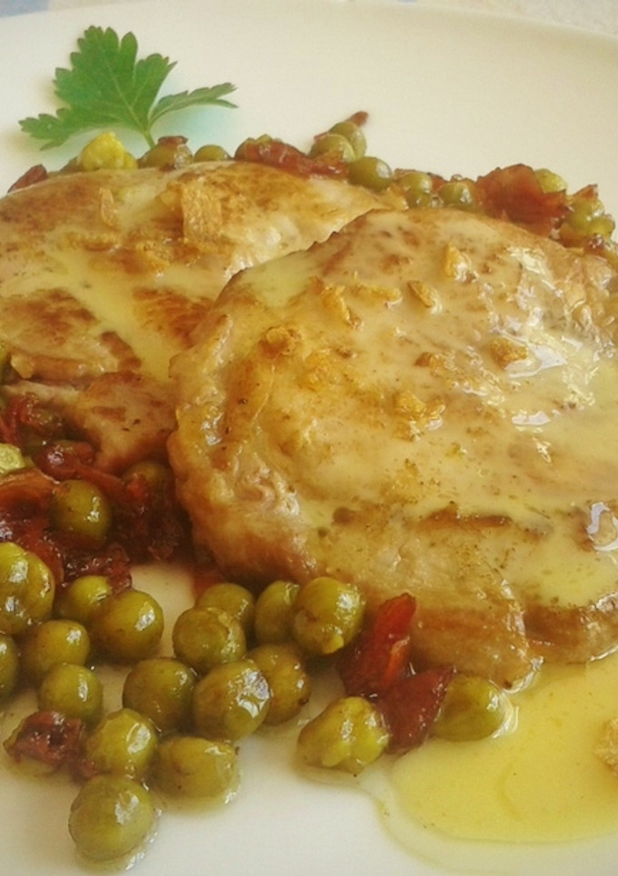 Una foto de Centro de chuletas de cerdo con salsa a la mostaza