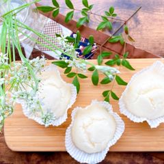 A picture of Japanese White Steamed Bread (蒸しパン).