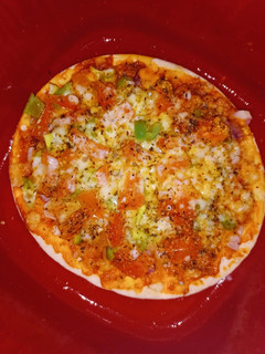 वेज पिज़्ज़ा (veg pizza recipe in Hindi) रेसिपी मुख्य फोटो