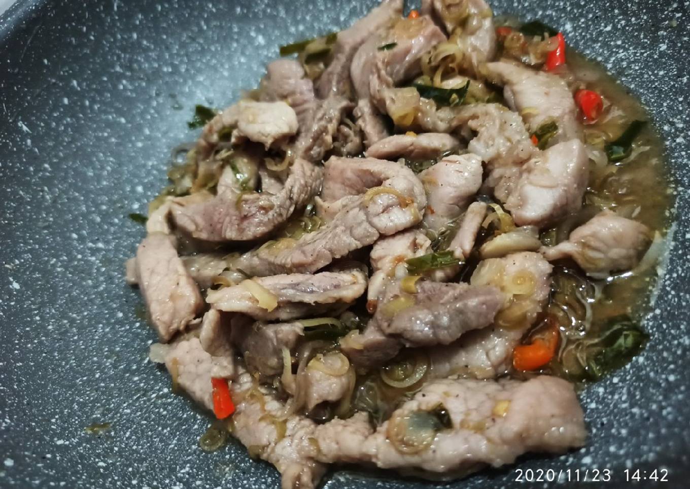 23. Pork matah, babi pedes