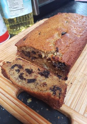 A picture of Chocolate chunk banana bread.