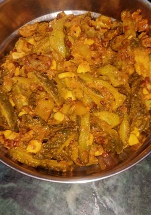 चटपटा करेला(CHATPATA KARELA RECIPE IN HINDI) रेसिपी मुख्य फोटो