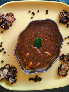 மிளகு புளிக்குழம்பு (Milagu pulikulambu recipe in tamil) செய்முறை முக்கிய புகைப்படம்