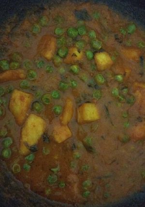 A picture of Punjabi Matar Paneer.