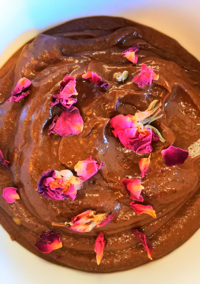 Una foto de Mousse de chocolate y aguacate