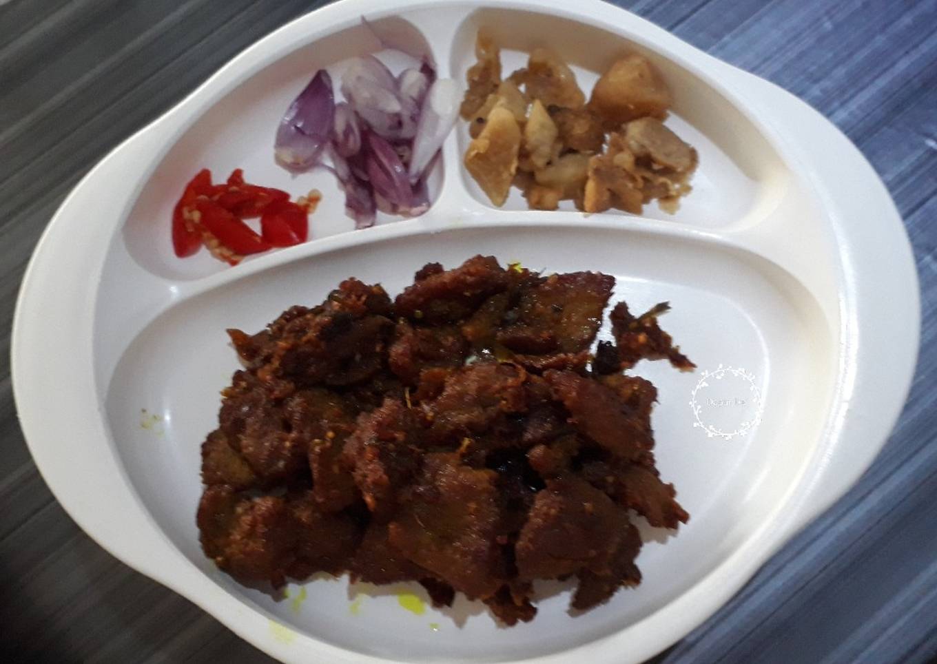 7. Daging babi manis