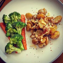 A picture of Ranch Cheddar Baby Potatoes.