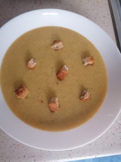 Una foto de Puré de verduras lomo jamón