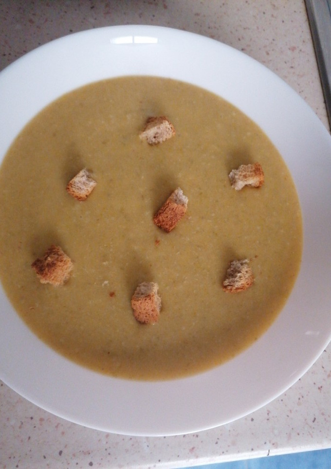 Una foto de Puré de verduras lomo jamón