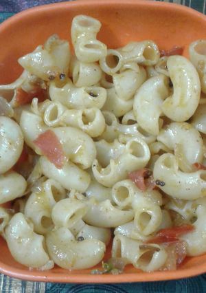 A picture of Macaroni.