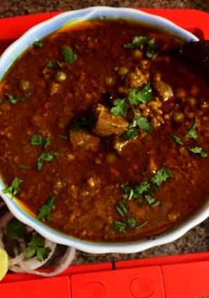 A picture of Nonveg gravy.