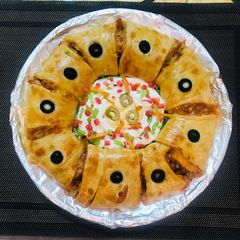 A picture of Taco crescent ring(dawat e aftar).