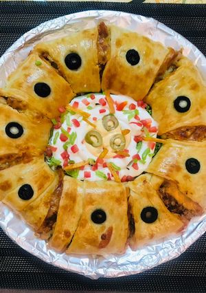 A picture of Taco crescent ring(dawat e aftar).