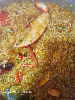Una foto de Arroz con bogavante y langostinos