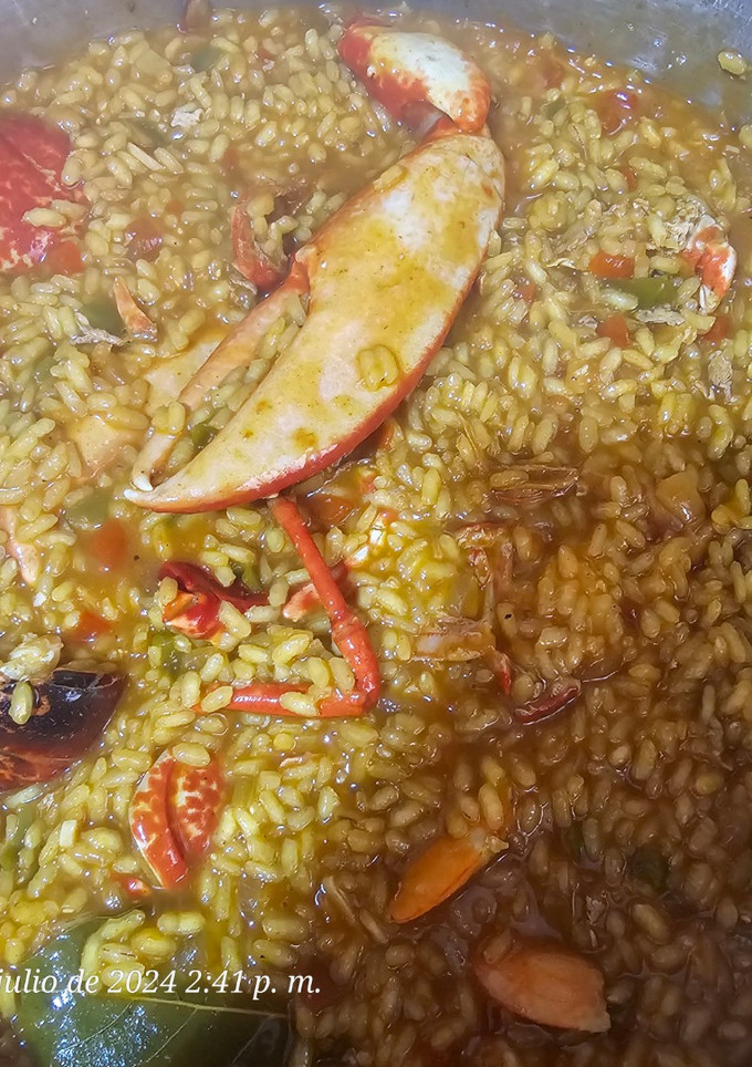 Una foto de Arroz con bogavante y langostinos