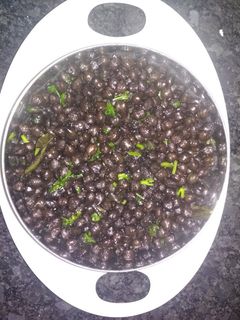A picture of Spicy black chola.
