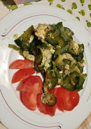 Una foto de Revuelto de zapallitos, ricota y queso magro