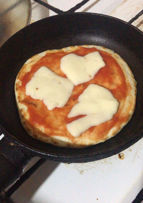 Una foto de Pizza a la sartén