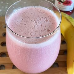 A picture of Strawberry & Rose Milkshake 🍓 🌹.
