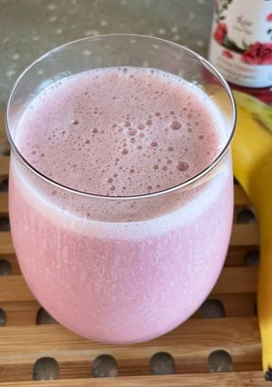 A picture of Strawberry & Rose Milkshake 🍓 🌹.