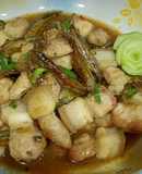 Cá cơm chiên giòn kho thịt